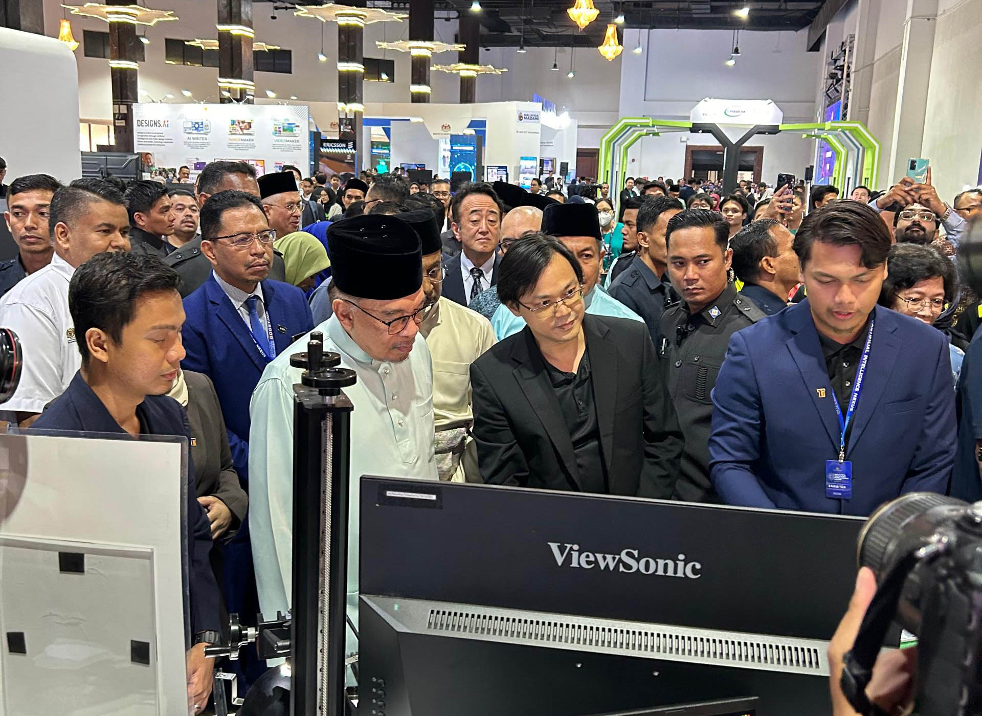 MAIA at the Rebooting Global Prosperity forum, with the Prime Minister in attendance.